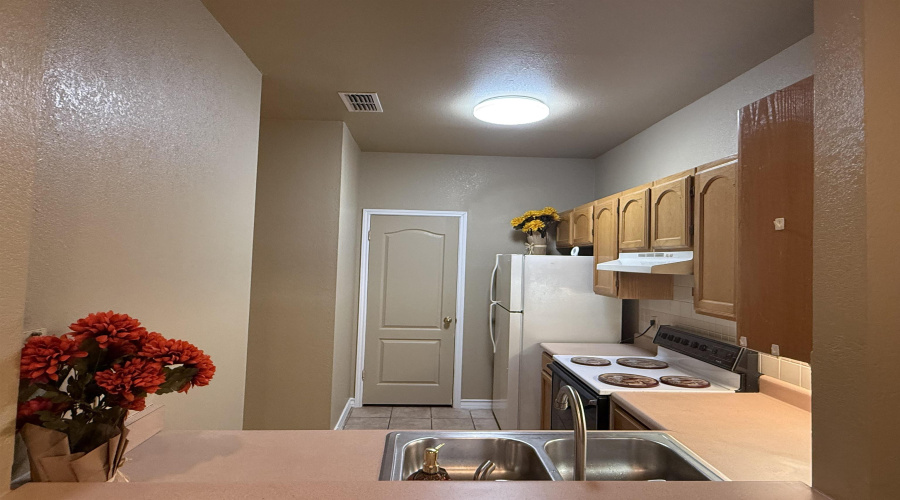 1401 Gustavus St, Laredo, Texas 78040, 2 Bedrooms Bedrooms, 5 Rooms Rooms,1 BathroomBathrooms,Residential,For Rent,1401 Gustavus St,20263606