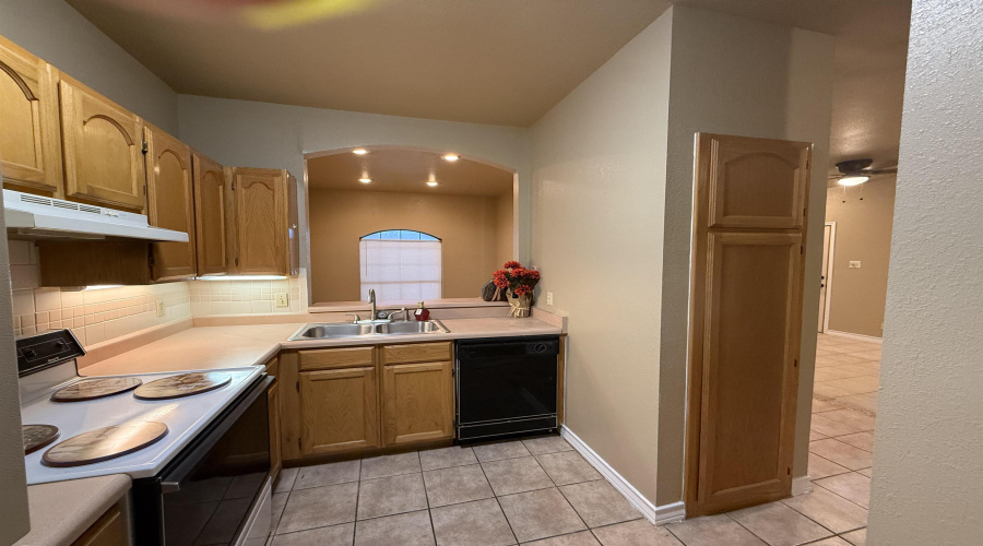 1401 Gustavus St, Laredo, Texas 78040, 2 Bedrooms Bedrooms, 5 Rooms Rooms,1 BathroomBathrooms,Residential,For Rent,1401 Gustavus St,20263606