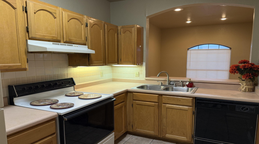 1401 Gustavus St, Laredo, Texas 78040, 2 Bedrooms Bedrooms, 5 Rooms Rooms,1 BathroomBathrooms,Residential,For Rent,1401 Gustavus St,20263606
