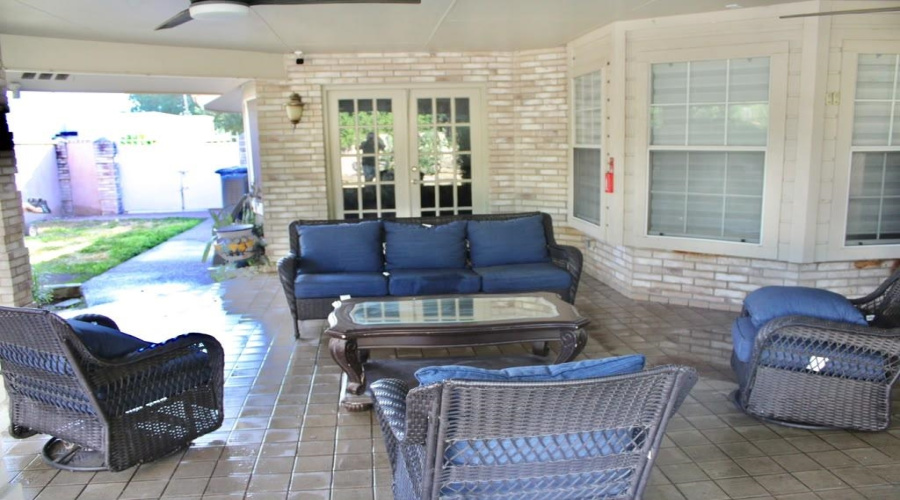 1013 King Ln, Laredo, Texas 78045, 3 Bedrooms Bedrooms, 6 Rooms Rooms,2 BathroomsBathrooms,Residential,For Sale,1013 King Ln,20263607