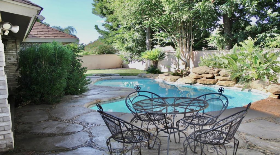 1013 King Ln, Laredo, Texas 78045, 3 Bedrooms Bedrooms, 6 Rooms Rooms,2 BathroomsBathrooms,Residential,For Sale,1013 King Ln,20263607