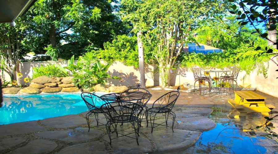 1013 King Ln, Laredo, Texas 78045, 3 Bedrooms Bedrooms, 6 Rooms Rooms,2 BathroomsBathrooms,Residential,For Sale,1013 King Ln,20263607