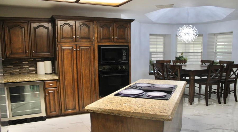 1013 King Ln, Laredo, Texas 78045, 3 Bedrooms Bedrooms, 6 Rooms Rooms,2 BathroomsBathrooms,Residential,For Sale,1013 King Ln,20263607