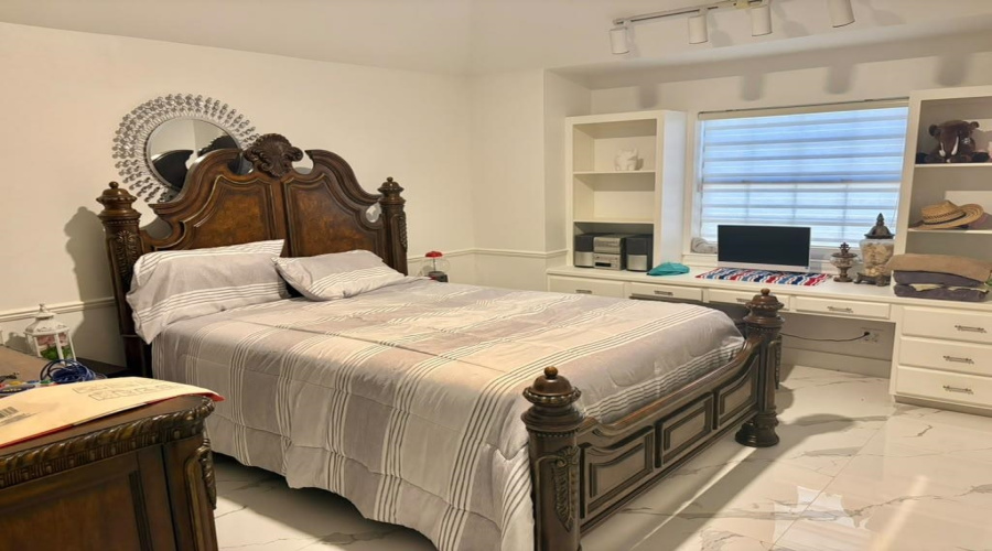 1013 King Ln, Laredo, Texas 78045, 3 Bedrooms Bedrooms, 6 Rooms Rooms,2 BathroomsBathrooms,Residential,For Sale,1013 King Ln,20263607
