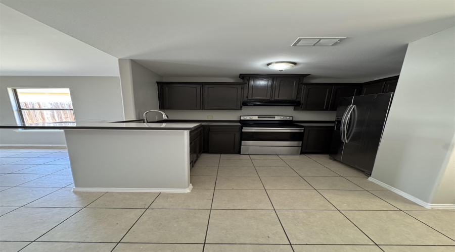 2203 Los Pinos Dr, Laredo, Texas 78046, 3 Bedrooms Bedrooms, 5 Rooms Rooms,2 BathroomsBathrooms,Residential,For Sale,2203 Los Pinos Dr,20263611
