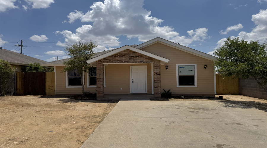 2203 Los Pinos Dr, Laredo, Texas 78046, 3 Bedrooms Bedrooms, 5 Rooms Rooms,2 BathroomsBathrooms,Residential,For Sale,2203 Los Pinos Dr,20263611