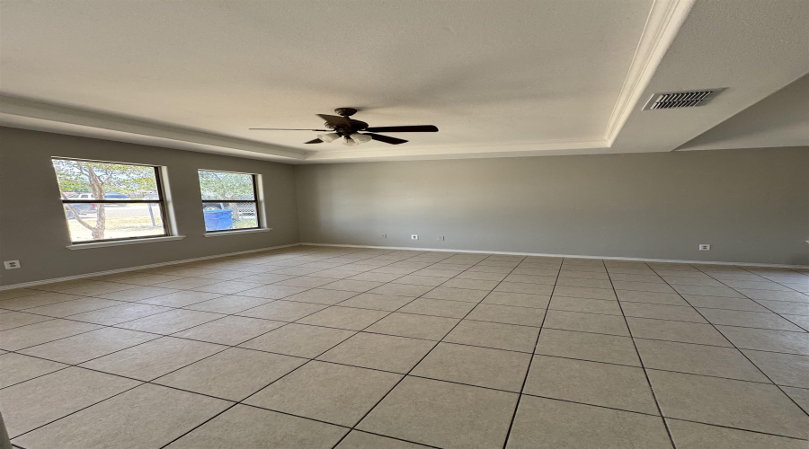 2203 Los Pinos Dr, Laredo, Texas 78046, 3 Bedrooms Bedrooms, 5 Rooms Rooms,2 BathroomsBathrooms,Residential,For Sale,2203 Los Pinos Dr,20263611