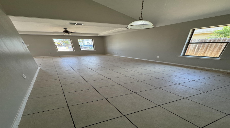 2203 Los Pinos Dr, Laredo, Texas 78046, 3 Bedrooms Bedrooms, 5 Rooms Rooms,2 BathroomsBathrooms,Residential,For Sale,2203 Los Pinos Dr,20263611