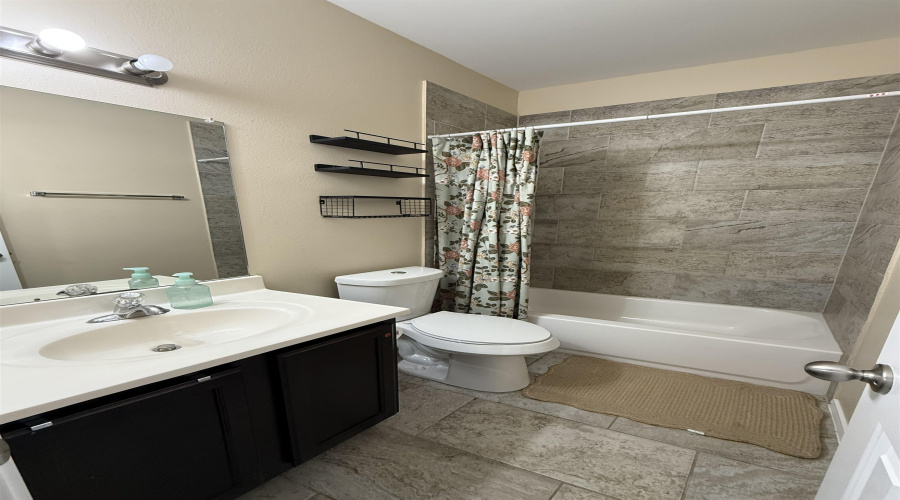 5741 St. Joan of Arc Lp., laredo, Texas 78046-6995, 4 Bedrooms Bedrooms, 6 Rooms Rooms,2 BathroomsBathrooms,Residential,For Sale,5741 St. Joan of Arc Lp.,20263617