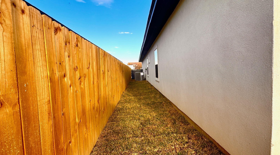 1010 Amezquita Dr., LAREDO, Texas 78045, 3 Bedrooms Bedrooms, 6 Rooms Rooms,2 BathroomsBathrooms,Residential,For Rent,1010 Amezquita Dr.,20263619