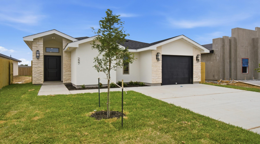 227 Lusitano Dr., Lareo, Texas 78046, 3 Bedrooms Bedrooms, 4 Rooms Rooms,2 BathroomsBathrooms,Residential,For Sale,227 Lusitano Dr.,20263620