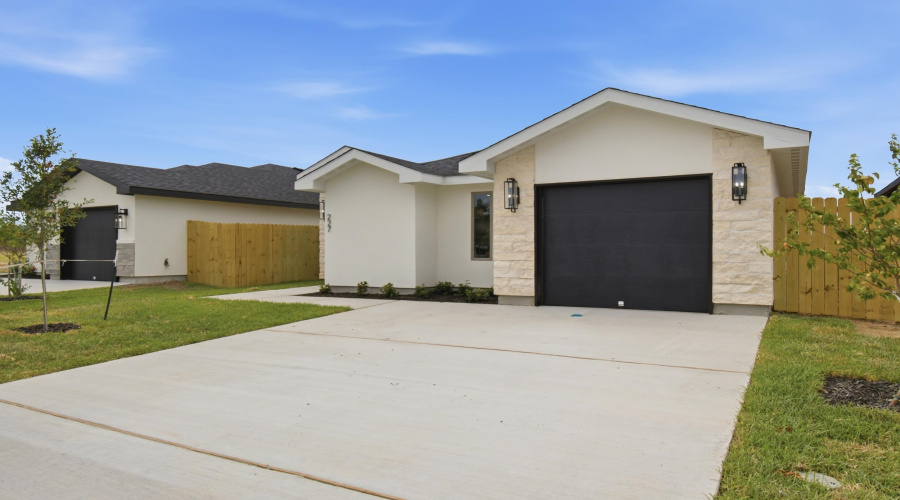 227 Lusitano Dr., Lareo, Texas 78046, 3 Bedrooms Bedrooms, 4 Rooms Rooms,2 BathroomsBathrooms,Residential,For Sale,227 Lusitano Dr.,20263620