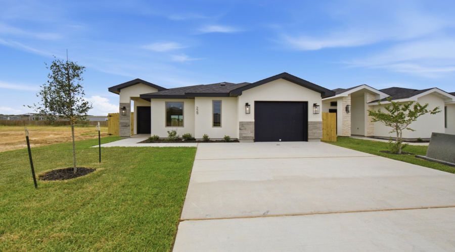 229 Lusitano Dr., Laredo, Texas 78046, 3 Bedrooms Bedrooms, 4 Rooms Rooms,2 BathroomsBathrooms,Residential,For Sale,229 Lusitano Dr.,20263621