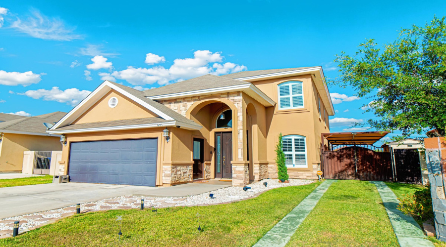 401 Sabal Loop, Laredo, Texas 78045, 6 Bedrooms Bedrooms, 8 Rooms Rooms,4 BathroomsBathrooms,Residential,For Sale,401 Sabal Loop,20263623