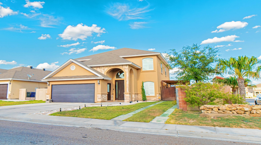 401 Sabal Loop, Laredo, Texas 78045, 6 Bedrooms Bedrooms, 8 Rooms Rooms,4 BathroomsBathrooms,Residential,For Sale,401 Sabal Loop,20263623