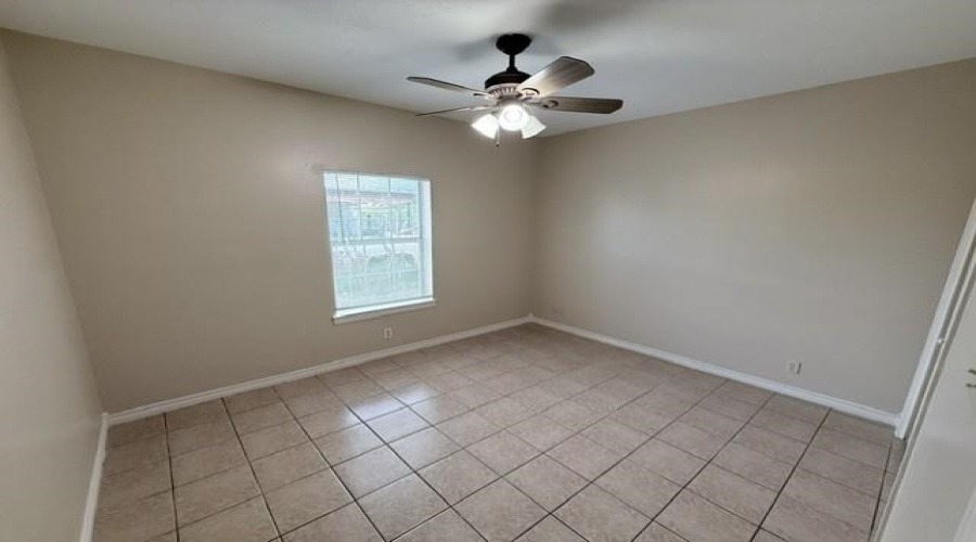 1001 E Travis St, Laredo, Texas 78041, 2 Bedrooms Bedrooms, 4 Rooms Rooms,1 BathroomBathrooms,Residential,For Rent,1001 E Travis St,20263624