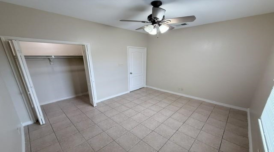 1001 E Travis St, Laredo, Texas 78041, 2 Bedrooms Bedrooms, 4 Rooms Rooms,1 BathroomBathrooms,Residential,For Rent,1001 E Travis St,20263624