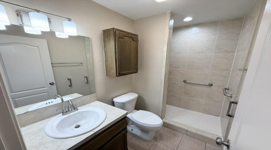 1001 E Travis St, Laredo, Texas 78041, 2 Bedrooms Bedrooms, 4 Rooms Rooms,1 BathroomBathrooms,Residential,For Rent,1001 E Travis St,20263624