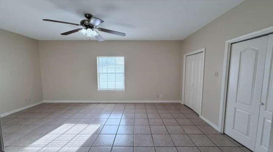 1001 E Travis St, Laredo, Texas 78041, 2 Bedrooms Bedrooms, 4 Rooms Rooms,1 BathroomBathrooms,Residential,For Rent,1001 E Travis St,20263624
