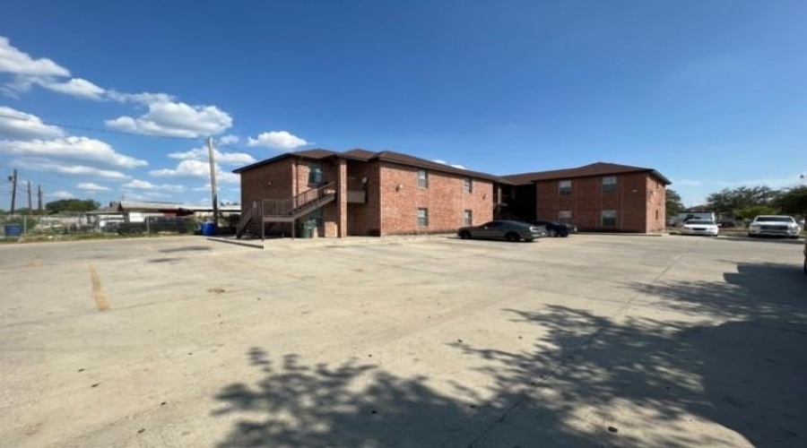1001 E Travis St, Laredo, Texas 78041, 2 Bedrooms Bedrooms, 4 Rooms Rooms,1 BathroomBathrooms,Residential,For Rent,1001 E Travis St,20263624