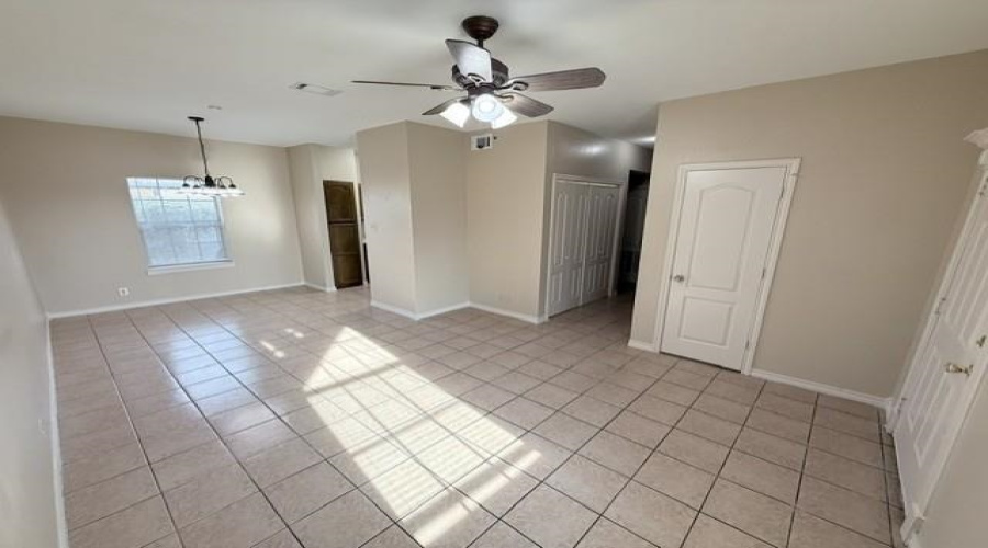 1001 E Travis St, Laredo, Texas 78041, 2 Bedrooms Bedrooms, 4 Rooms Rooms,1 BathroomBathrooms,Residential,For Rent,1001 E Travis St,20263624