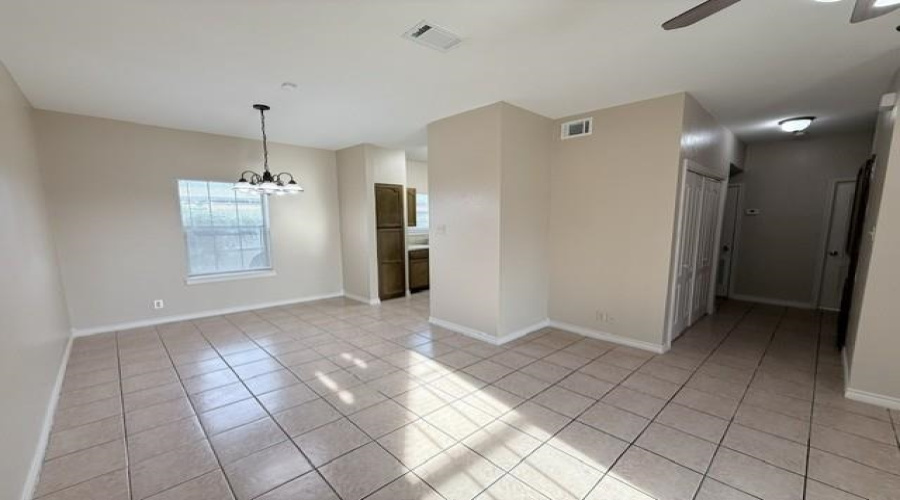 1001 E Travis St, Laredo, Texas 78041, 2 Bedrooms Bedrooms, 4 Rooms Rooms,1 BathroomBathrooms,Residential,For Rent,1001 E Travis St,20263624
