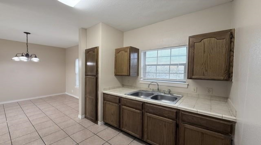 1001 E Travis St, Laredo, Texas 78041, 2 Bedrooms Bedrooms, 4 Rooms Rooms,1 BathroomBathrooms,Residential,For Rent,1001 E Travis St,20263624
