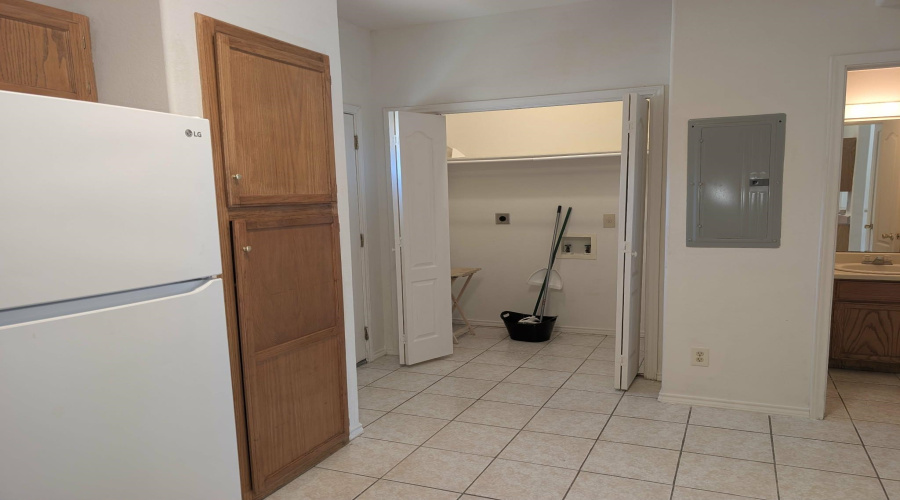 4101 Tilden Ave, Laredo, Texas 78041, 2 Bedrooms Bedrooms, 4 Rooms Rooms,2 BathroomsBathrooms,Residential,For Sale,4101 Tilden Ave,20263625