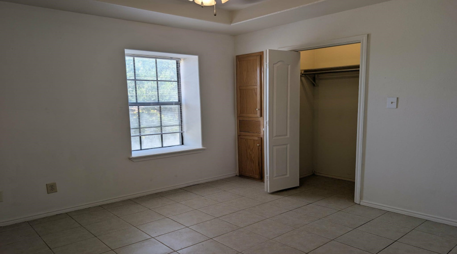 4101 Tilden Ave, Laredo, Texas 78041, 2 Bedrooms Bedrooms, 4 Rooms Rooms,2 BathroomsBathrooms,Residential,For Sale,4101 Tilden Ave,20263625