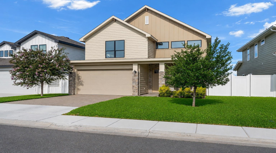 1227 Sambar Lp, Laredo, Texas 78045, 4 Bedrooms Bedrooms, 6 Rooms Rooms,3 BathroomsBathrooms,Residential,For Sale,1227 Sambar Lp,20263626