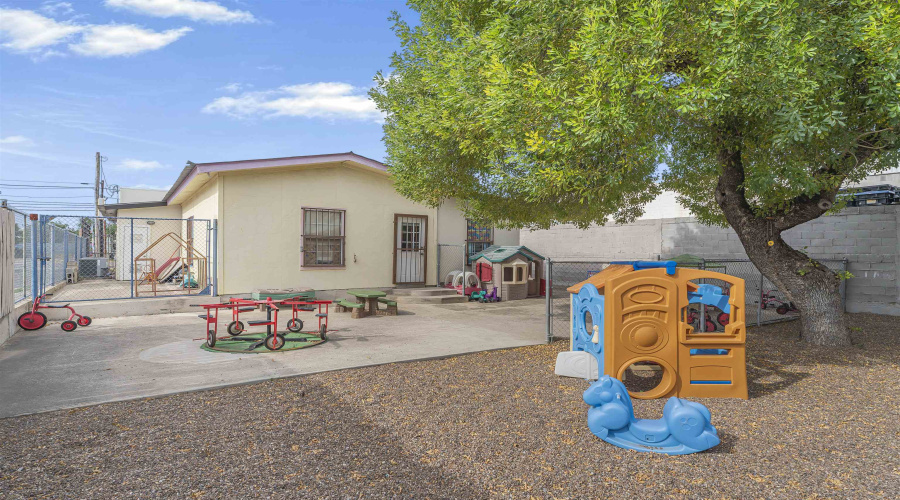 315 W Saunders St, Laredo, Texas 78041, 1 Room Rooms,3 BathroomsBathrooms,Commercial retail/office,For Sale,315 W Saunders St,20263631