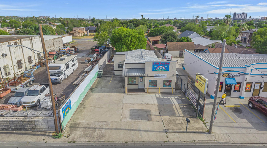 315 W Saunders St, Laredo, Texas 78041, 1 Room Rooms,3 BathroomsBathrooms,Commercial retail/office,For Sale,315 W Saunders St,20263631