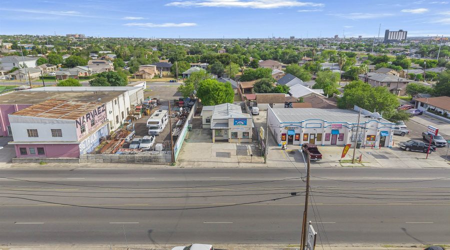 315 W Saunders St, Laredo, Texas 78041, 1 Room Rooms,3 BathroomsBathrooms,Commercial retail/office,For Sale,315 W Saunders St,20263631