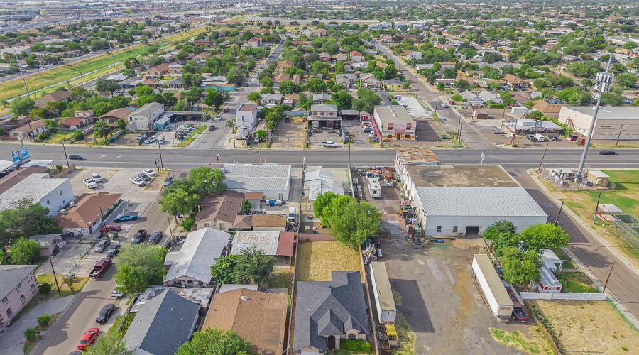 315 W Saunders St, Laredo, Texas 78041, 1 Room Rooms,3 BathroomsBathrooms,Commercial retail/office,For Sale,315 W Saunders St,20263631