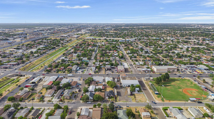 315 W Saunders St, Laredo, Texas 78041, 1 Room Rooms,3 BathroomsBathrooms,Commercial retail/office,For Sale,315 W Saunders St,20263631