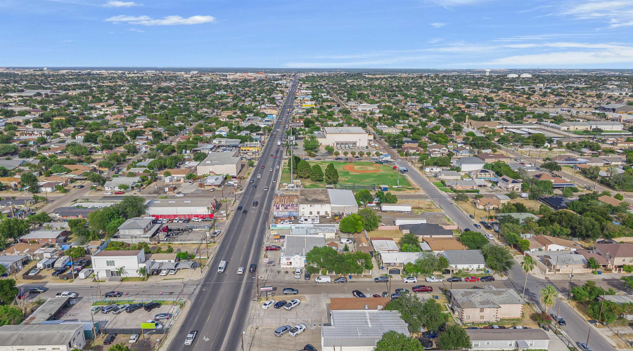 315 W Saunders St, Laredo, Texas 78041, 1 Room Rooms,3 BathroomsBathrooms,Commercial retail/office,For Sale,315 W Saunders St,20263631