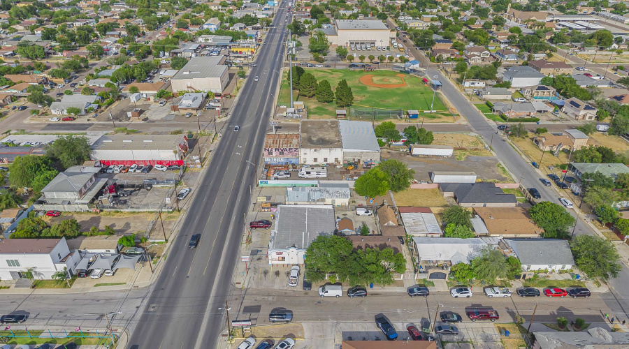 315 W Saunders St, Laredo, Texas 78041, 1 Room Rooms,3 BathroomsBathrooms,Commercial retail/office,For Sale,315 W Saunders St,20263631