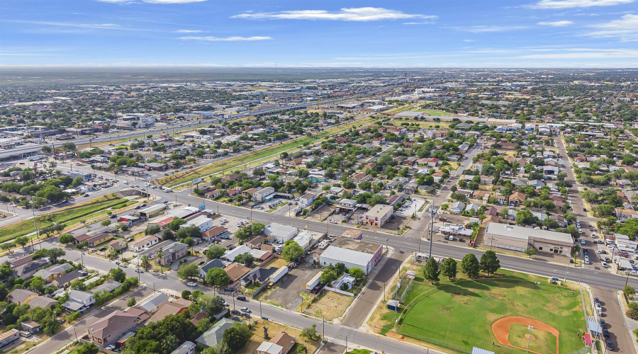 315 W Saunders St, Laredo, Texas 78041, 1 Room Rooms,3 BathroomsBathrooms,Commercial retail/office,For Sale,315 W Saunders St,20263631