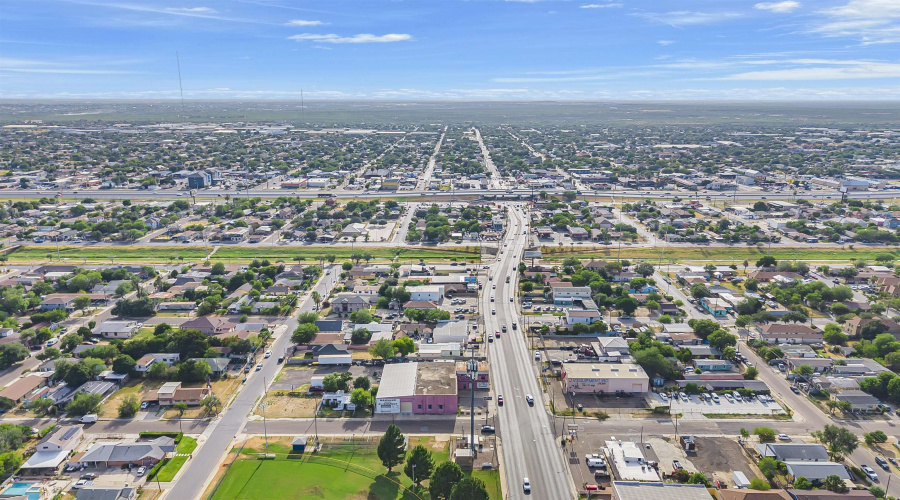 315 W Saunders St, Laredo, Texas 78041, 1 Room Rooms,3 BathroomsBathrooms,Commercial retail/office,For Sale,315 W Saunders St,20263631