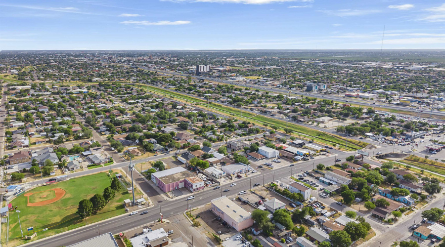 315 W Saunders St, Laredo, Texas 78041, 1 Room Rooms,3 BathroomsBathrooms,Commercial retail/office,For Sale,315 W Saunders St,20263631