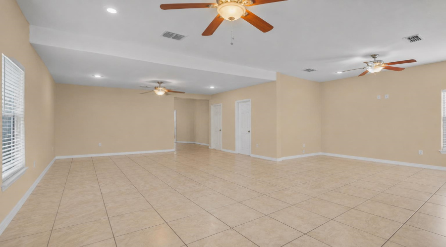 315 W Saunders St, Laredo, Texas 78041, 1 Room Rooms,3 BathroomsBathrooms,Commercial retail/office,For Sale,315 W Saunders St,20263631