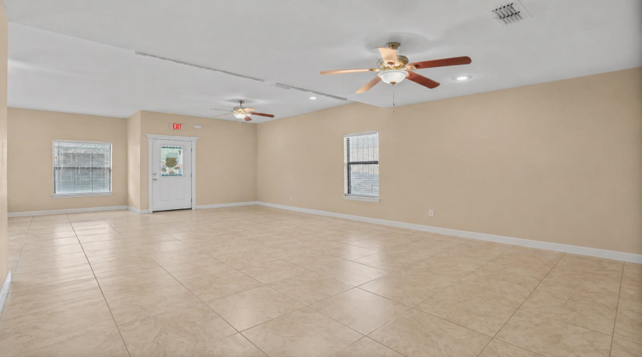 315 W Saunders St, Laredo, Texas 78041, 1 Room Rooms,3 BathroomsBathrooms,Commercial retail/office,For Sale,315 W Saunders St,20263631