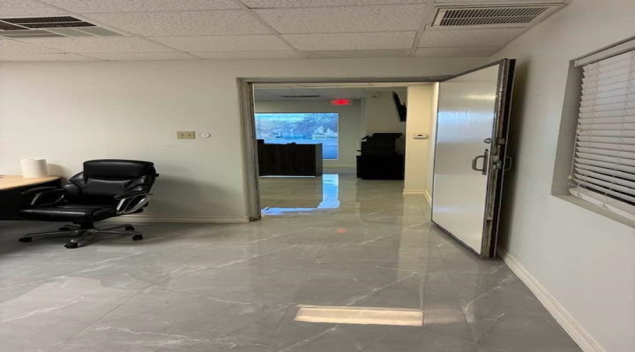 9802 McPherson Rd, LAREDO, Texas 78045, 1 Room Rooms,1 BathroomBathrooms,Commercial retail/office,For Rent,9802 McPherson Rd,20263633