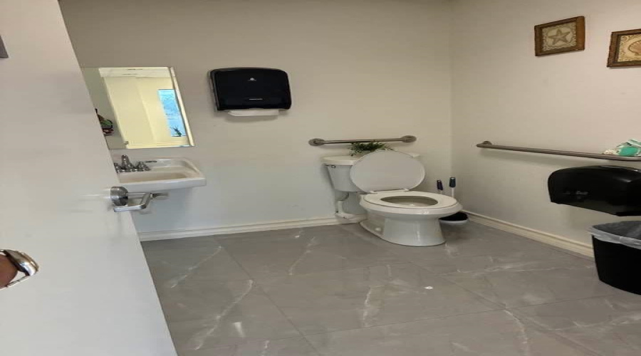 9802 McPherson Rd, LAREDO, Texas 78045, 1 Room Rooms,1 BathroomBathrooms,Commercial retail/office,For Rent,9802 McPherson Rd,20263633