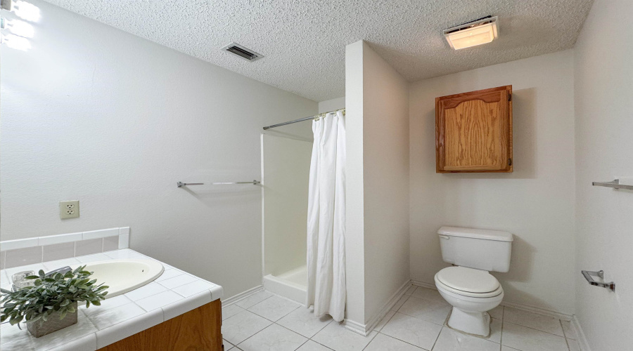 8801 McPherson Rd, Laredo, Texas 78045, 4 Bedrooms Bedrooms, 7 Rooms Rooms,3 BathroomsBathrooms,Residential,For Sale,8801 McPherson Rd,20263629