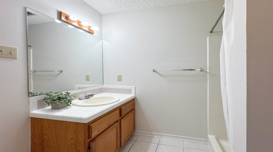 8801 McPherson Rd, Laredo, Texas 78045, 4 Bedrooms Bedrooms, 7 Rooms Rooms,3 BathroomsBathrooms,Residential,For Sale,8801 McPherson Rd,20263629