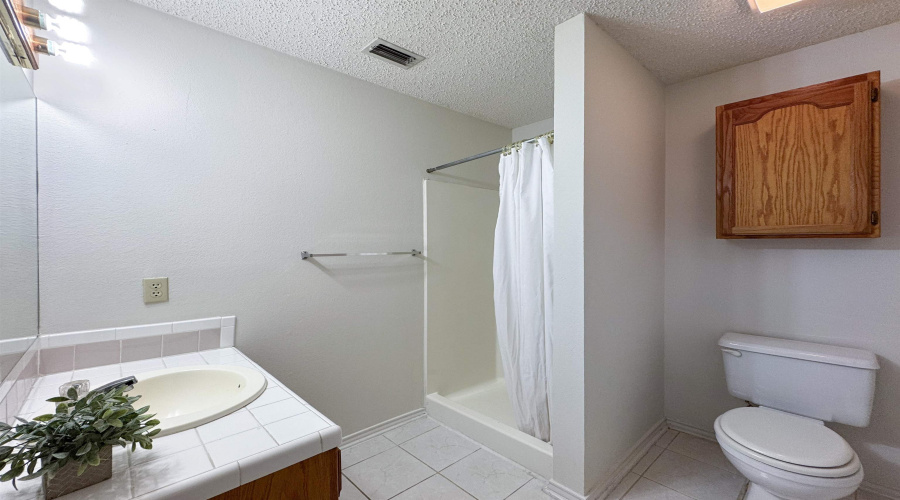 8801 McPherson Rd, Laredo, Texas 78045, 4 Bedrooms Bedrooms, 7 Rooms Rooms,3 BathroomsBathrooms,Residential,For Sale,8801 McPherson Rd,20263629