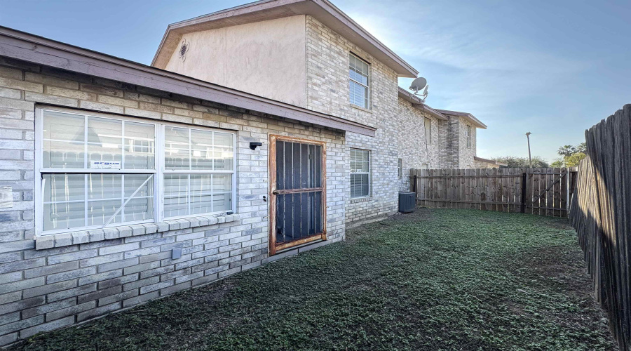 8801 McPherson Rd, Laredo, Texas 78045, 4 Bedrooms Bedrooms, 7 Rooms Rooms,3 BathroomsBathrooms,Residential,For Sale,8801 McPherson Rd,20263629