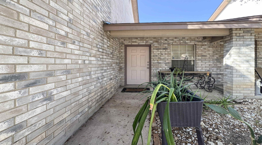 8801 McPherson Rd, Laredo, Texas 78045, 4 Bedrooms Bedrooms, 7 Rooms Rooms,3 BathroomsBathrooms,Residential,For Sale,8801 McPherson Rd,20263629