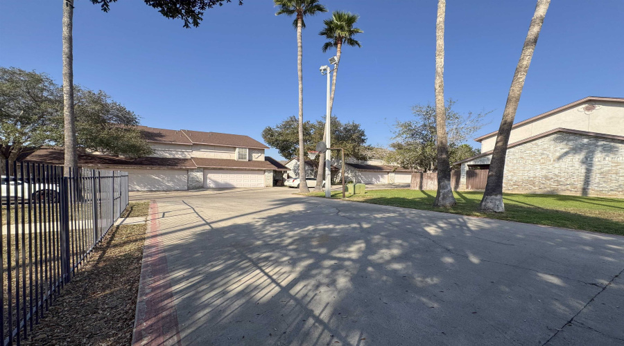 8801 McPherson Rd, Laredo, Texas 78045, 4 Bedrooms Bedrooms, 7 Rooms Rooms,3 BathroomsBathrooms,Residential,For Sale,8801 McPherson Rd,20263629